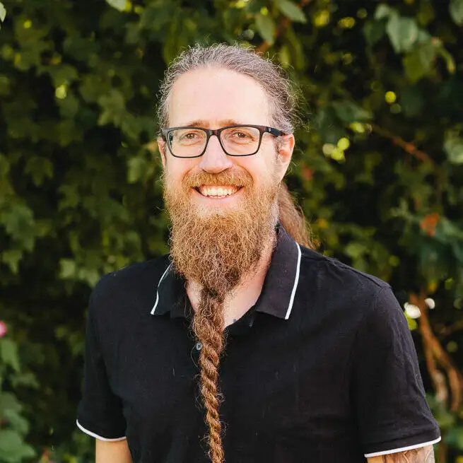 Photo d'Aurélien Calonne naturopathe, spécialiste detox métaux lourds, sur Lille et en visio
